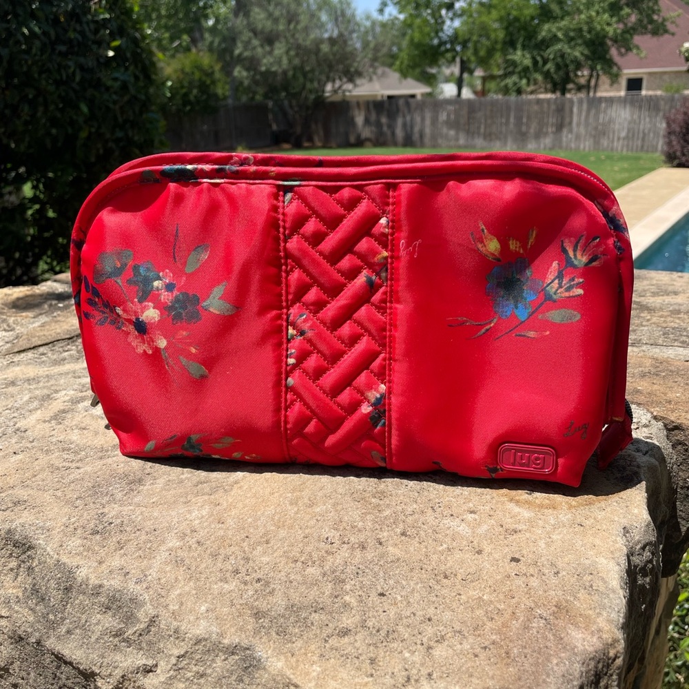 Lug Lay Flat Cosmetics case- Like NEW